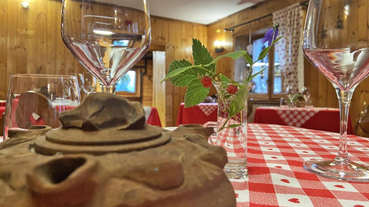 Locanda Ristorante Bar Del Lago Chamois Exterior foto